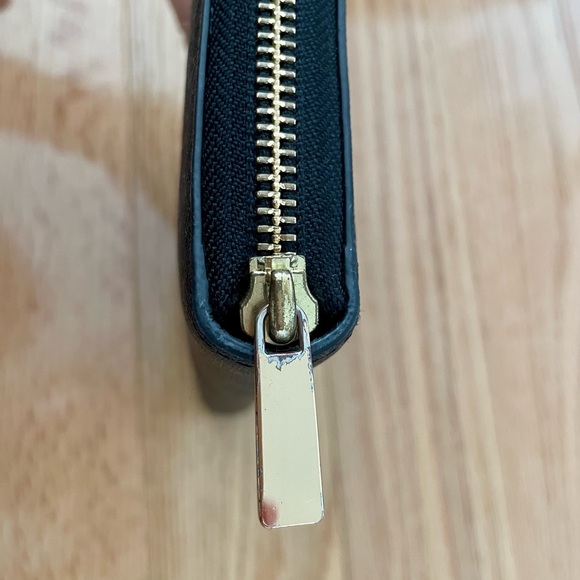 Tory Burch Large Robinson Zip Wallet - Picture 5 of 7